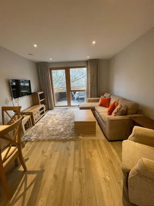2 Bedroom Acton Appartamento Londra