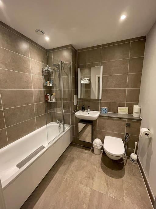 2 Bedroom Acton Appartamento