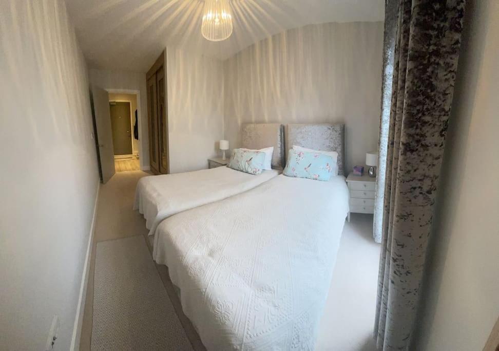 2 Bedroom Acton * Londra